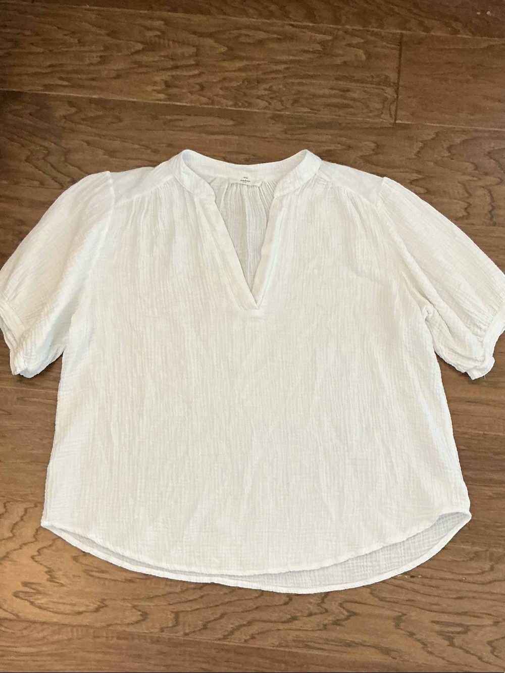 entro White Crinkled Gauge Split-Neck Blouse L